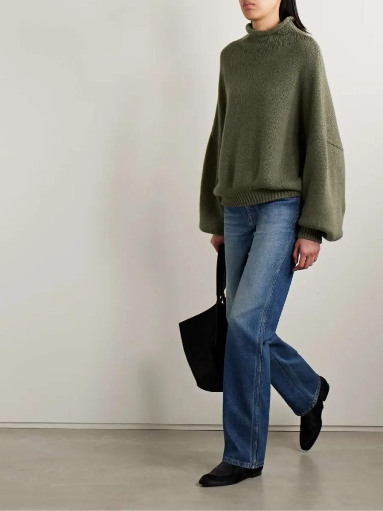 KHAITE
Juniper cashmere turtleneck sweater